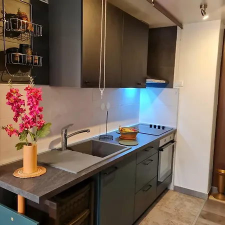 Lovely - Modern & Comfy *